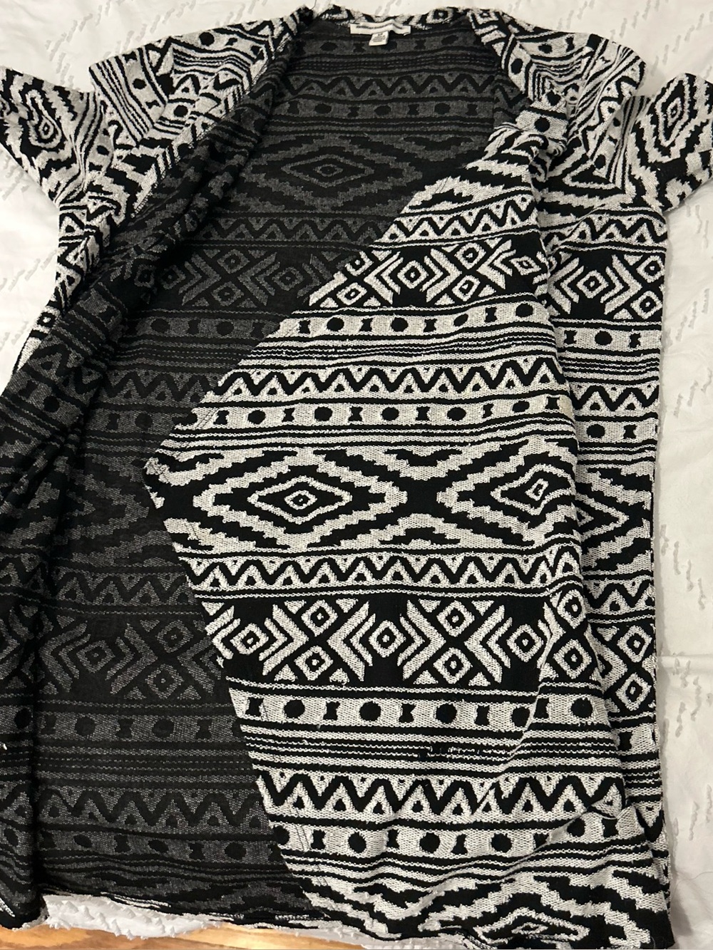 American Eagle Women’s Open Cardigan Sweater White Black Lightweight Aztec Small - Picture 5 of 7